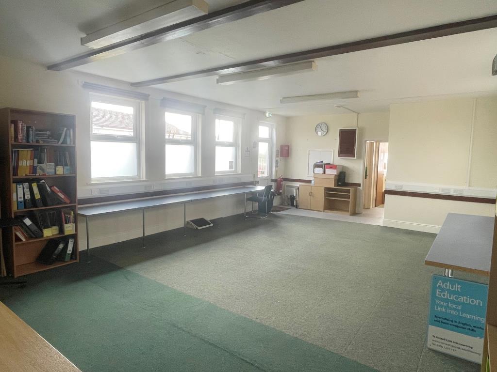 Lot: 6 - DETACHED FREEHOLD BUILDING - Former teaching room different angle